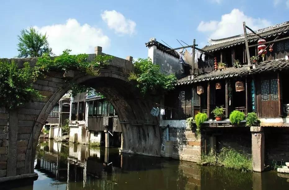 某小区有产权的地下车位12万一个，租的话每月270元，哪个合算？游戏画面